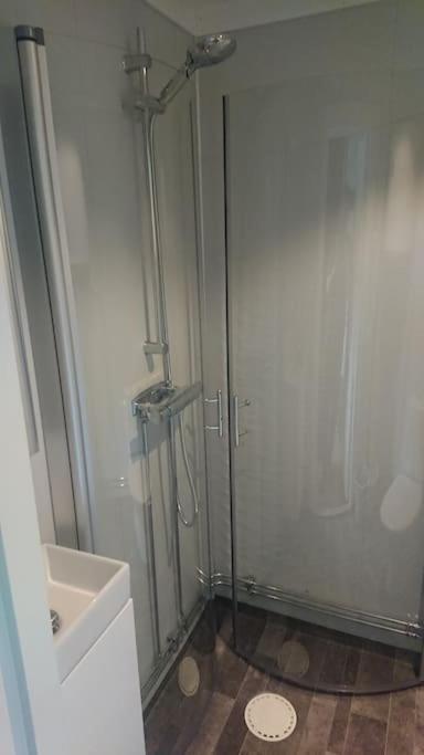 Nyrenoverad Charmig Gaeststuga Med Sovloft I Jaerpen Jarpen Luaran gambar